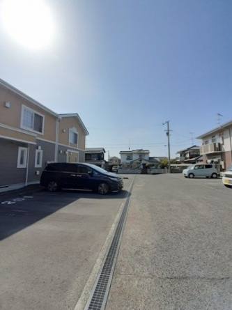 駐車場があるので、車を買う予定の方も安心です