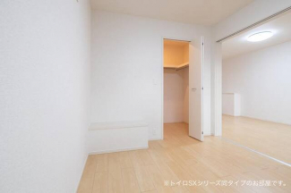 明るい色調の室内です