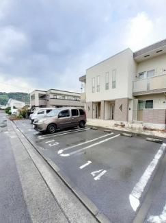 駐車場があるので、車を買う予定の方も安心です