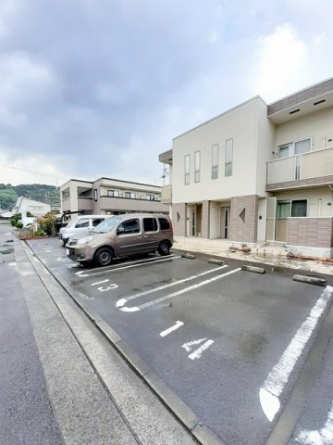 駐車場があるので、車を買う予定の方も安心です