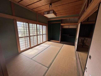 玄関北側の和室。　ここからのお庭の風景がきれいかもしれません