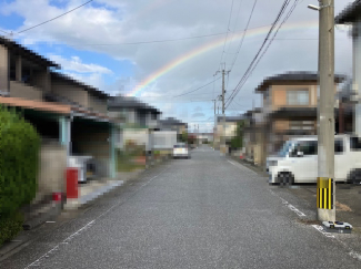 【前面道路含む現地写真】