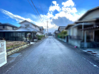 【前面道路含む現地写真】