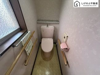 換気にも配慮した窓付きのトイレスペースとなっています。