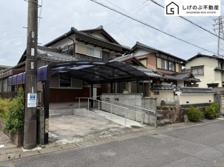 徒歩圏内にスーパーやコンビニエンスストアが充実しているので買い物にとても便利です♪