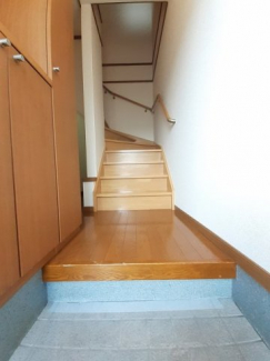 収納もある玄関です