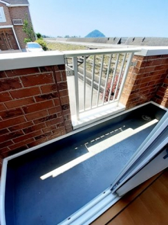 暖かな日差しのふりそそぐバルコニー