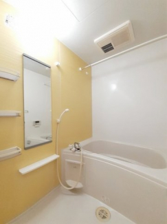 コンパクトで使いやすいお風呂です