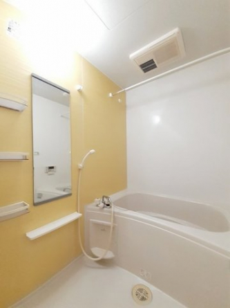 コンパクトで使いやすいお風呂です