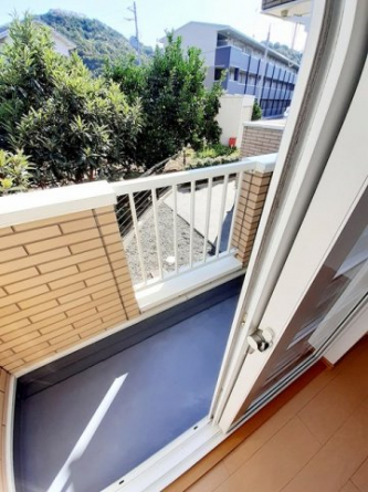 バルコニーからの眺めを楽しみながら食事をしませんか