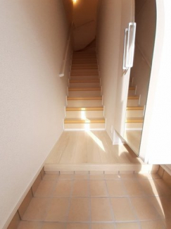 毎日通る玄関はこちらです