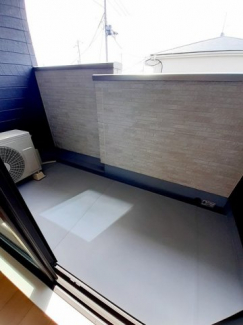 バルコニーからの眺めを楽しみながら食事をしませんか