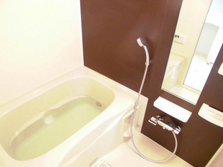 コンパクトで使いやすいお風呂です