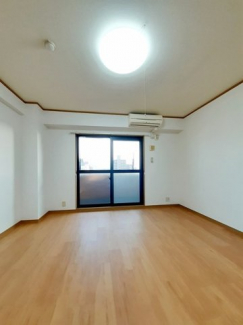 内装は落ち着いています