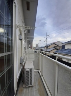 開放的で明るい空間を演出してくれるバルコニーです