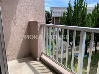 外からの目が気にならないバルコニーで洗濯物が干せます