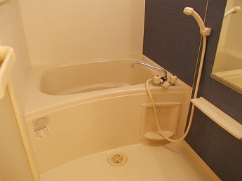 コンパクトで使いやすいお風呂です