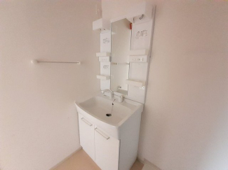 明るい洗面所です