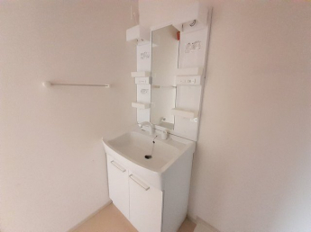 明るい洗面所です