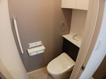 コンパクトで使いやすいトイレです