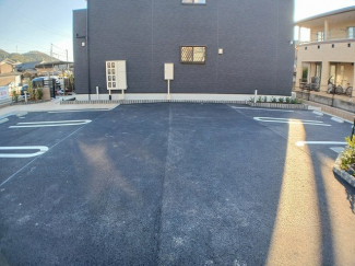 駐車場があるので、車を買う予定の方も安心です