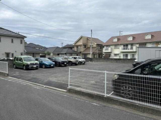 松山市鷹子町の駐車場の画像