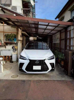 カーポート付き駐車場♪普通車2台駐車可（縦列）