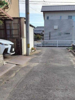 前面道路（北側から南側を撮影したもの）