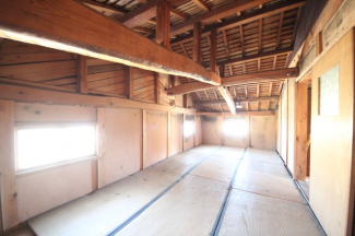 二階約10.5帖の物置スペース