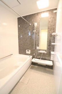 お風呂はＴＯＴＯのサザナを採用。お掃除ラクラクのほっカラリ床