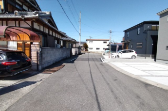 【前面道路含む現地写真】