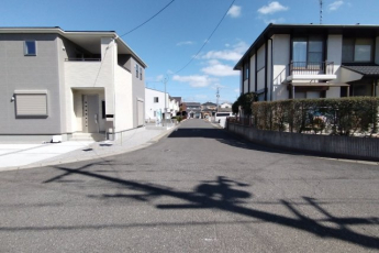 【前面道路含む現地写真】