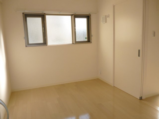 開放的な寝室です