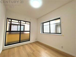 寝室…リラックスできるプライベート空間で、快適な睡眠をサポート。個人の好みに合わせたインテリアや寝具で心地良さを追求。プライベートな時間を過ごし、リフレッシュする場所におすすめです。