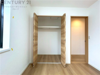 衣類やアクセサリー、小物類の収納が便利で整理整頓がしやすく、部屋の美観を保ちつつ、スペースを最大限に活用できます。衣服のしわやダメージを防ぎ、長持ちさせることができます。