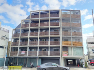 ナチュラルウッドとコンクリートがコンセプトのデザイナーズ物件