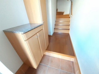 収納もある玄関です