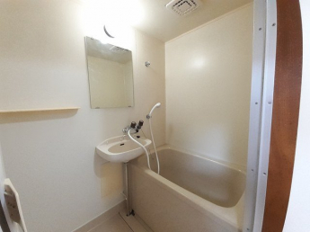 ゆったり過ごせるお風呂です