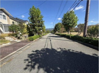 【前面道路含む現地写真】