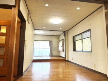 リビング南側から北側