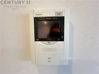 訪問者が来たときにテレビ画面で確認できるため、安心してドアを開けられます。録画機能があるものもあり、留守中に来訪者を記録しておくことができます。利便性が高く、セキュリティ面でも安心です。
