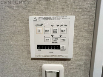 暖房機能があるため、冬場でも温かい浴室で入浴でき、乾燥機能があるため、水気を素早く取り除けます。また、換気機能があるため、湿気を素早く排出してカビや雑菌の発生を防ぐことができます。
