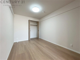 リラックスできるプライベート空間で、快適な睡眠をサポート。個人の好みに合わせたインテリアや寝具で心地良さを追求。プライベートな時間を過ごし、リフレッシュする場所におすすめです。
