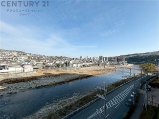 物件からの展望です。悠々と流れる武庫川が望める自然豊かな環境。