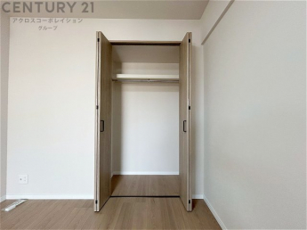 衣類やアクセサリー、小物類の収納が便利で整理整頓がしやすく、部屋の美観を保ちつつ、スペースを最大限に活用できます。衣服のしわやダメージを防ぎ、長持ちさせることができます。
