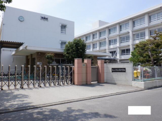 松山市立南中学校まで329m