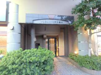 落ち着いたエントランスです