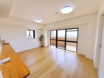 15階からの眺望を楽しめるリビング♪