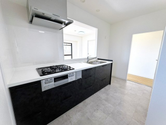 シックな色合いのシステムキッチン新調♪