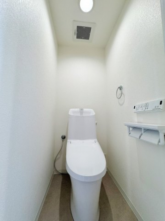 温水洗浄便座付きトイレ新調♪